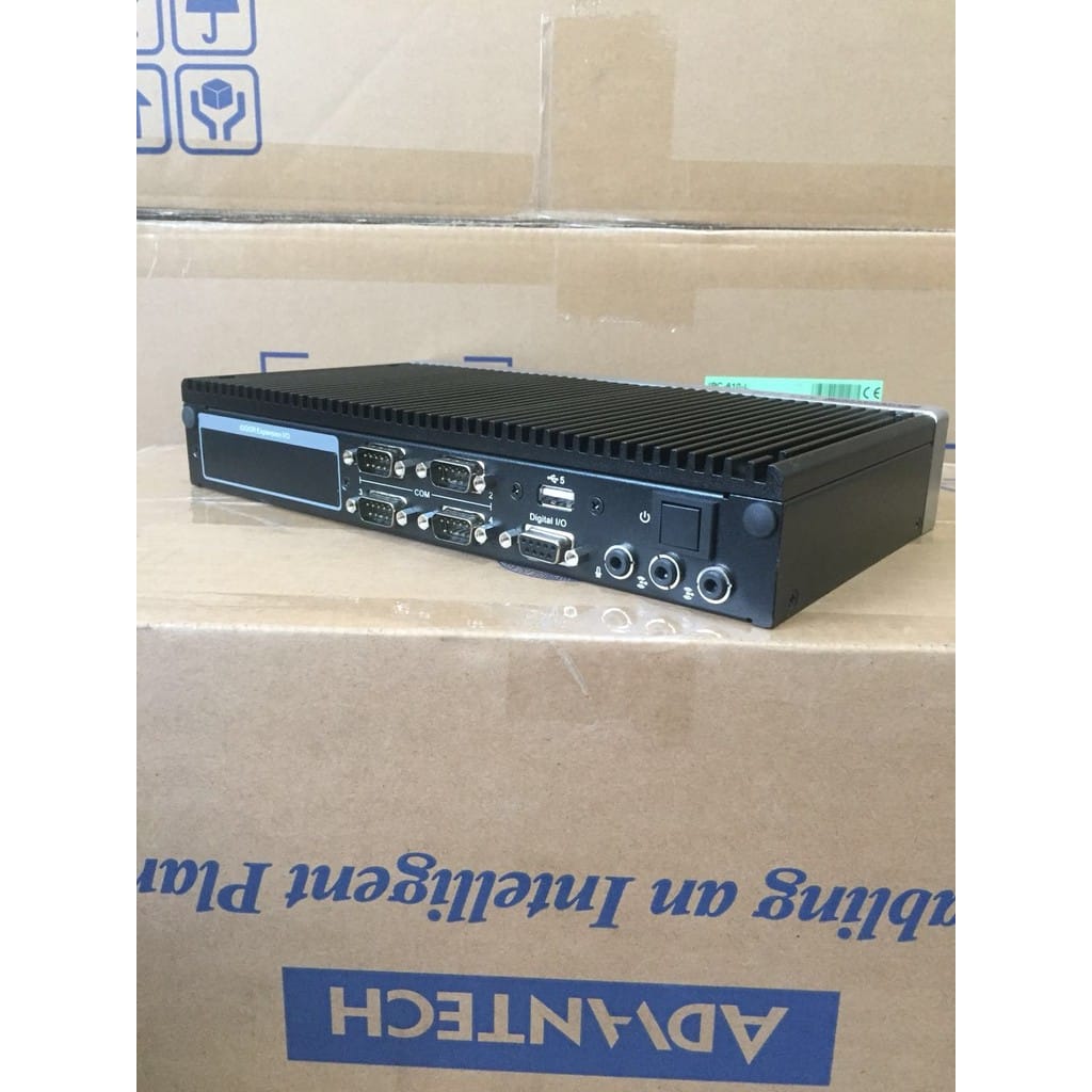 ARK-2230L-U0A2E Máy Tính Công Nghiệp Nhúng Advantech Cổng Mạng Kép Lõi 4 J1900
