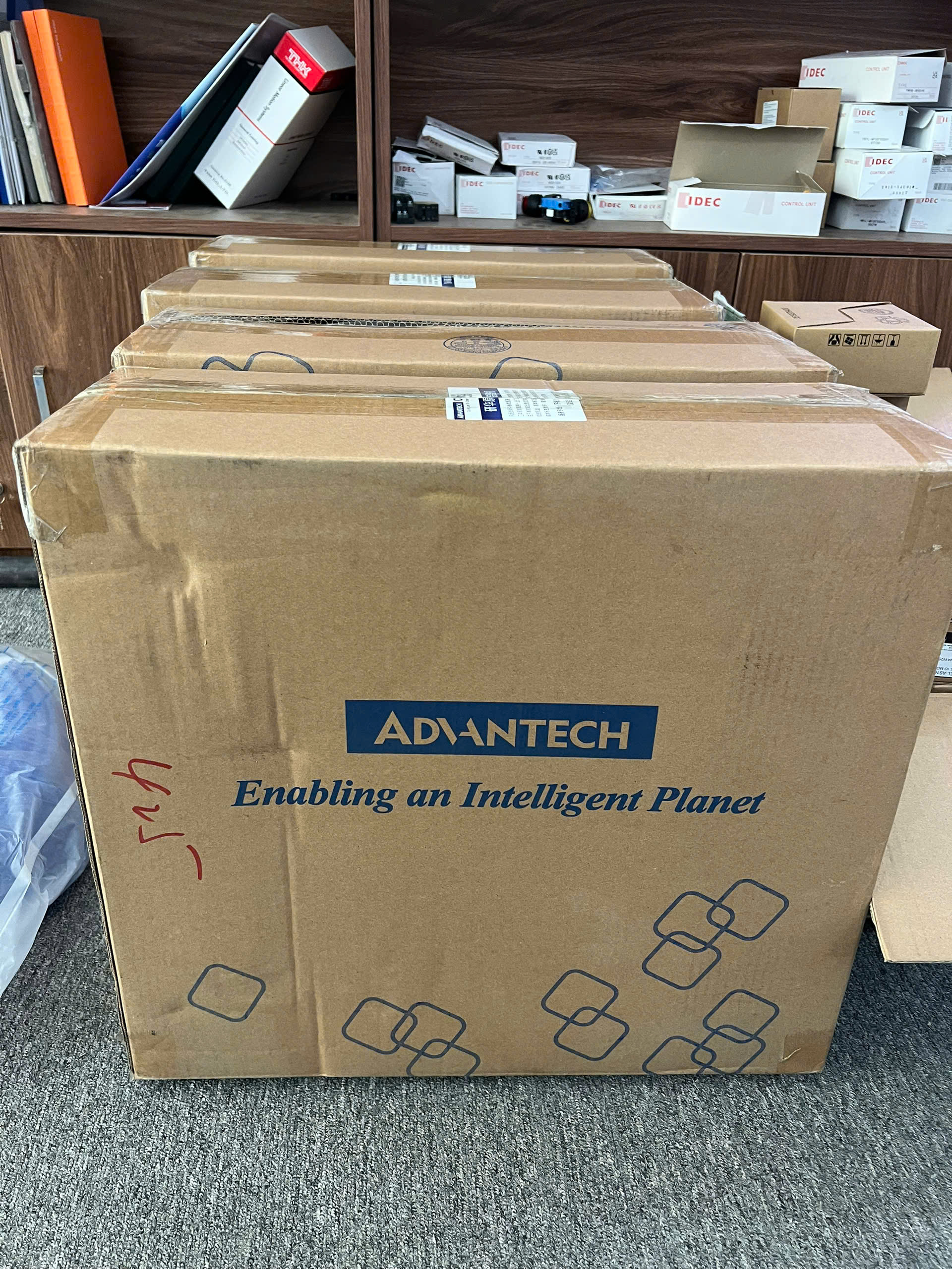 Advantech PPC-315 – Máy tính công nghiệp All-in-One bền bỉ, ổn định cho nhà máy